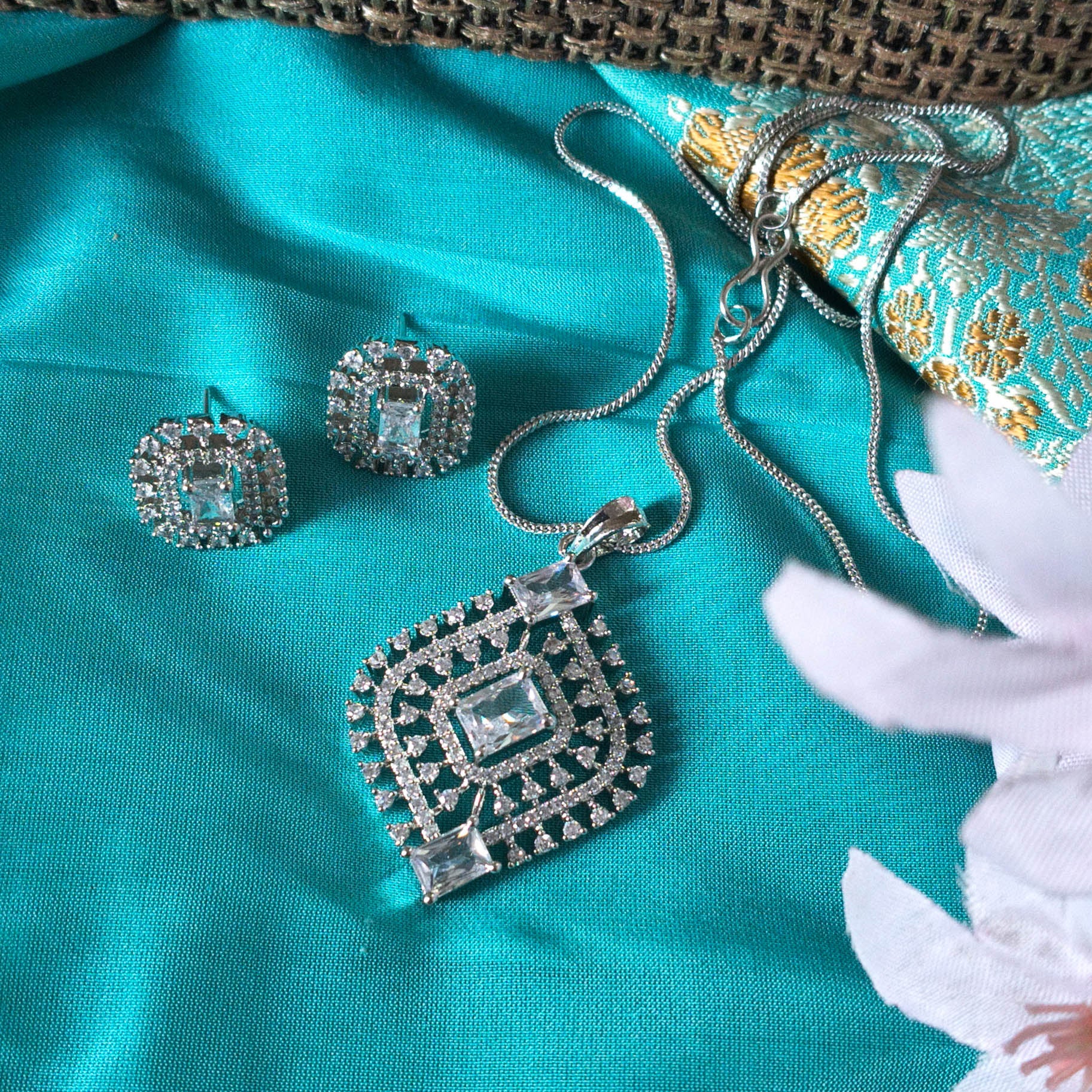 Hoor Silver American Diamonds Pendant Set with Earrings